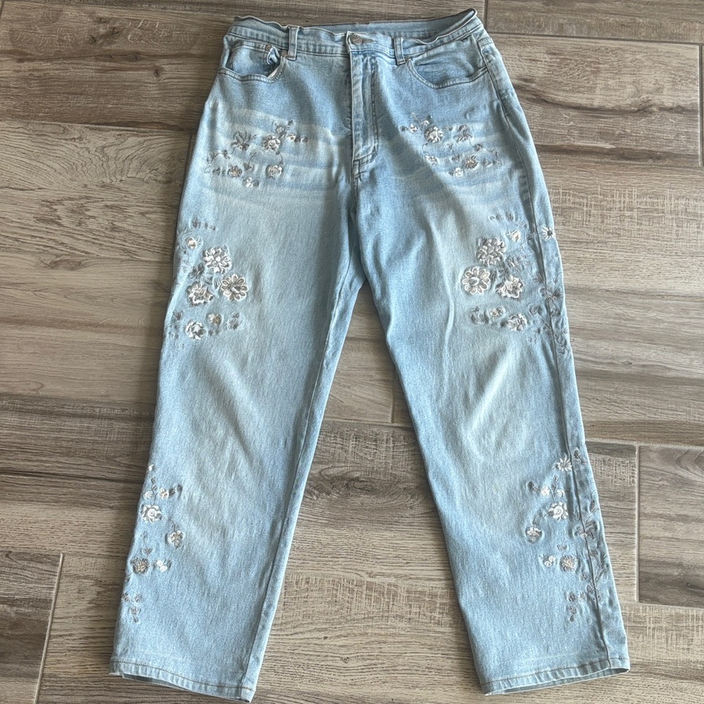 Embroidered Light Blue Jeans size 8, inseam 25”